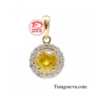 Mặt dây Saphir đại lộc nét chấm phá không thể thiếu trong tủ đồ của mỗi chị em.