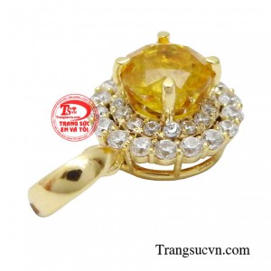 Sản phẩm tôn lên vẻ đẹp thanh lịch, sang trọng nhưng vẫn đảm bảo được sự nổi bật, quyến rũ.