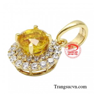 Sử dụng mặt dây sapphire vàng  xem như vật hộ mệnh đặc biệt đối với người mệnh kim và mệnh thổ.