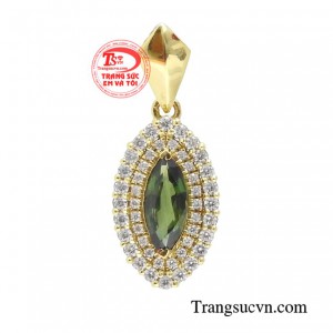 Mặt dây sapphire duyên dáng, bản lĩnh và độc lập, phái nữ thời đại mới tự tin làm chủ cuộc đời mình.