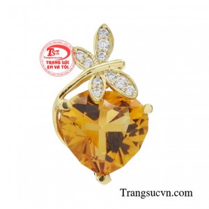Mặt dây thạch anh phú quý đề cao cá tính và lấy bản sắc cá nhân làm trung tâm, khai thác mọi ngóc ngách bên trong tính cách để làm mới bản thân mỗi ngày.