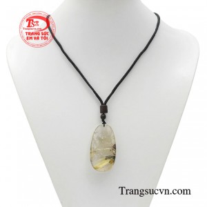 Mặt dây thạch anh tóc bình an giàu năng lượng, giúp con người có cảm giác sảng khoái, tinh thần minh mẫn, suy nghĩ tích cực hơn.