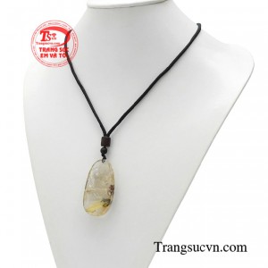 Trong lĩnh vực tâm linh và tôn giáo, Thạch anh tóc được dùng để hỗ trợ khi ngồi thiền, kết nối giữa sự sống và linh hồn, và giải mã những giấc mơ.