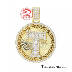 Mặt dây thời trang sang trọng giúp phái đẹp bắt kịp thời cuộc, luôn ấn tượng mọi lúc, mọi nơi.