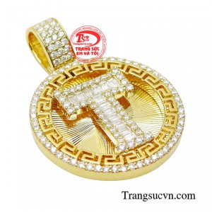 Bên cạnh đó cũng có rất nhiều kiểu mặt dây thời trang được thiết kế theo xu hướng và hợp gu thời đại.