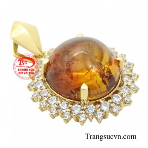 Tự thưởng cho bản thân một chiếc mặt dây giá trị để đánh dấu những chặng đường đã qua, hãnh diện với những thành công đã gặt hái