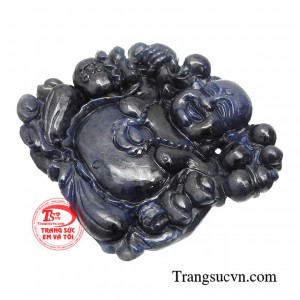 Xoa bụng Phật được cho là mang lại vận may và sự tốt lành.