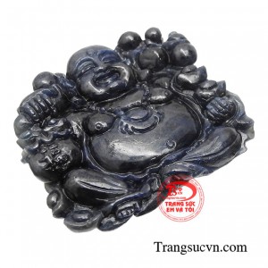 Tượng trưng cho thịnh vượng, Di Lặc thường được gắn với các biểu tượng giàu sang như đồng tiền, thỏi vàng và chiếc túi được cho là chứa rất nhiều châu báu.