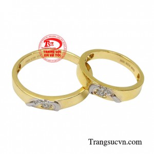 Nhẫn cưới vàng trái tim được chế tác đặc biệt với hai nửa trái tim ghép thành một trái tim hoàn chỉnh