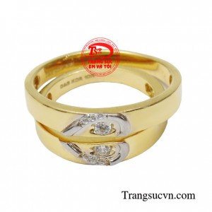 Nhẫn cưới thường được chế tác từ vàng là biểu tượng của sự son sắt, chung thủy