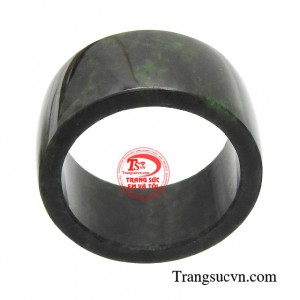 Nếu bạn đang tìm kiếm một siêu phẩm mang đủ sự sang trọng, đẳng cấp thì chiếc nhẫn ngọc đích thị là điểm nhấn giúp bạn trở nên khác biệt .