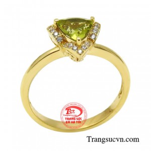 Với thiết kế táo bạo giúp các quý cô tự tin và uyển chuyển.