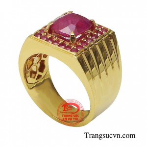 Với điểm nhấn là viên ruby thiên nhiên vừa toát lên nét lôi cuốn cho người đeo vừa mang lại vận may trong phong thủy