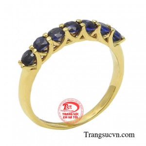 Nhẫn saphir nữ tài lộc mang trong mình màu sắc của bầu trời. 