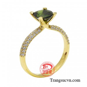 Nhẫn sapphire cuốn hút giúp bạn khẳng định gu thời trang đẳng cấp.