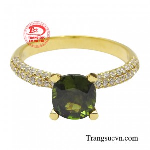 Sản phẩm là sự kết hợp hài hòa giữa màu sắc đá quý sống động cùng xu hướng thiết kế tinh tế