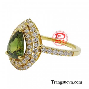 Hãy trở thành nữ hoàng của những buổi dạ tiệc, hiện thân cho vẻ đẹp kiều diễm đầy rạng rỡ.