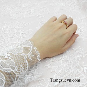 Nhẫn thánh giá ruby