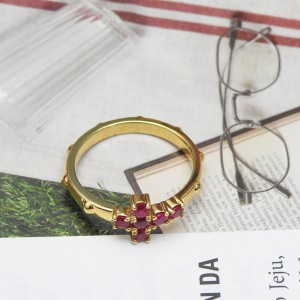 Nhẫn thánh giá ruby