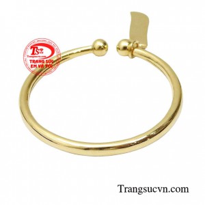 Vòng tay vàng cho bé yêu có thể khắc tên con, ngày sinh của bé ghi dấu mốc quan trọng trong cuộc đời của con