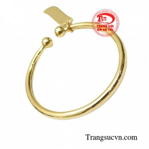 Chiếc lắc tay sẽ cùng bé lớn lên theo năm tháng, cùng những cuộc hành trình đầy khám phá