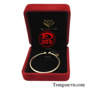 Vòng tay vàng cho bé yêu có thể khắc tên con, ngày sinh của bé ghi dấu mốc quan trọng trong cuộc đời của con