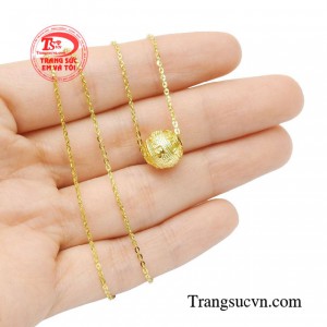 Trang sức charm vàng may mắn sẽ là sự lựa chọn hoàn hảo.