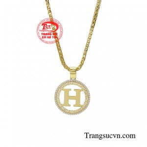 Nó cũng có thể giúp phản ánh cá tính, sở thích và phong cách của người đeo.