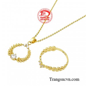 Bộ trang sức nguyệt quế thường được ưa chuộng bởi phụ nữ với sở thích thời trang truyền thống