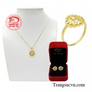 Bộ trang sức quý cô phong cách chắc chắn sẽ là một lựa chọn tuyệt vời.