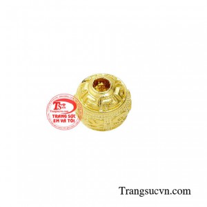 Bởi tín ngưỡng tin vào những điều may mắn mà charm vàng mang lại. 