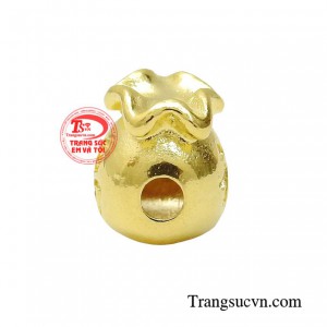 Vượt khỏi giá trị làm đẹp, Charm vàng túi tiền giúp bạn thu hút được tiền bạc, tài lộc, và còn được xem như một chiếc bùa hộ mệnh để tránh tà ác. 