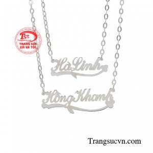 Với tính kháng khuẩn, kháng viêm và tính chất ổn định tinh thần, đeo dây chuyền bạc có thể giúp giảm stress, tăng cường sức khỏe và sự tự tin