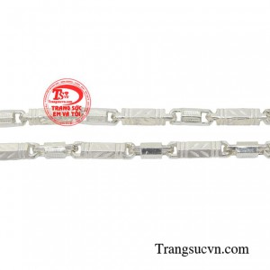 Một chiếc dây chuyền có thiết kế đơn giản phù hợp sử dụng cho mỗi ngày. 