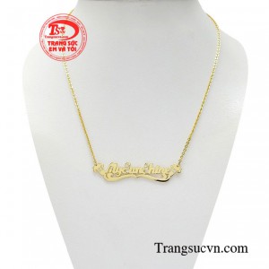 Dây chuyền chữ thiết kế được đặt theo tên hoặc những từ mang ý nghĩa đặc biệt đối với người sử dụng. 