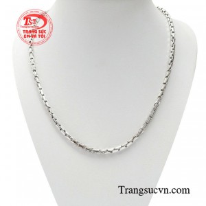 Dây chuyền đàn ông lịch lãm với đường nét thiết kế mạnh mẽ 