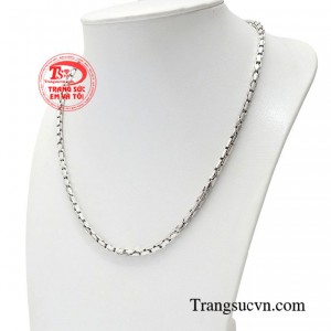 Kết hợp với vàng trắng 10k thượng hạng tạo nên vẻ đẹp ấn tượng, phong thái của một quý ông lịch lãm.