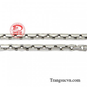 Trang sức dây chuyền nam hướng đến sự hoàn hảo để các quý ông tự tin tạo nên sức hút, sành điệu và đẳng cấp.