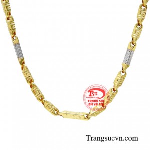 Chiếc dây chuyền thể hiện sự uy quyền và đẳng cấp của người đeo. 