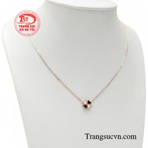Chiếc dây chuyền sẽ là món phụ kiện đắc lực giúp bạn tỏa sáng, duyên dáng và đầy cá tính.