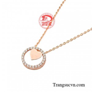 Sẽ không để bản thân trở nên quá khác biệt nhưng cũng không hề nhạt nhòa giữa đám đông.