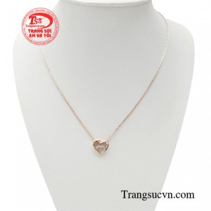 Dây chuyền vàng hồng thời trang mang lại cho người đeo cảm giác duyên dáng, tinh tế và thanh lịch.