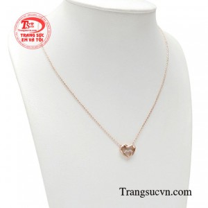 Thiết kế dây chuyền nhỏ gọn phù hợp với mọi loại trang phục