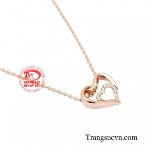 Chiếc dây chuyền nữ này cũng là một món quà tuyệt vời cho người phụ nữ mà bạn yêu thương.