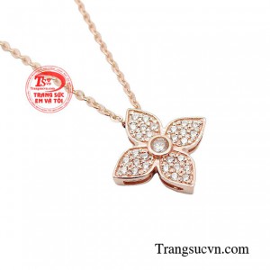Bạn cũng có thể dùng chiếc dây chuyền này làm món quà thể hiện tình cảm chân thành và ý nghĩa đối với người thân yêu.