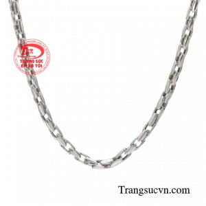 Không chỉ đem đến sự sành điệu mà chiếc dây chuyền còn giúp bạn tạo được ấn tượng lôi cuốn. 
