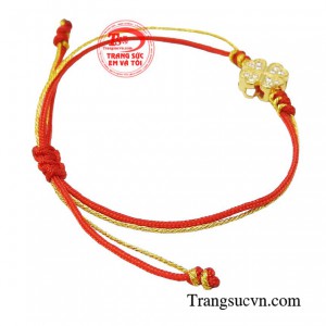 Do đó, đeo dây tết charm vàng là vừa làm đẹp cho bản thân