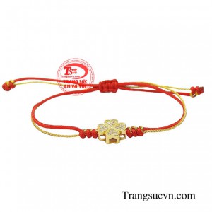 Tựa như những đóa hoa xuân khoe sắc, làm đẹp bản thân bằng dây charm tết giúp bạn thêm rực rỡ và tự tin hơn cho một năm tỏa sáng.