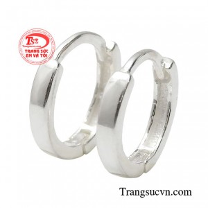 Đôi bông tai đem lại cho người đeo vẻ đẹp ngoài cá tính, mạnh mẽ.