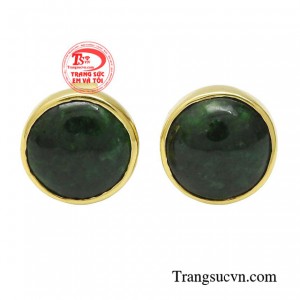 Hoa tai jadeite phú quý được coi là biểu tượng của quyền lực và sức mạnh.